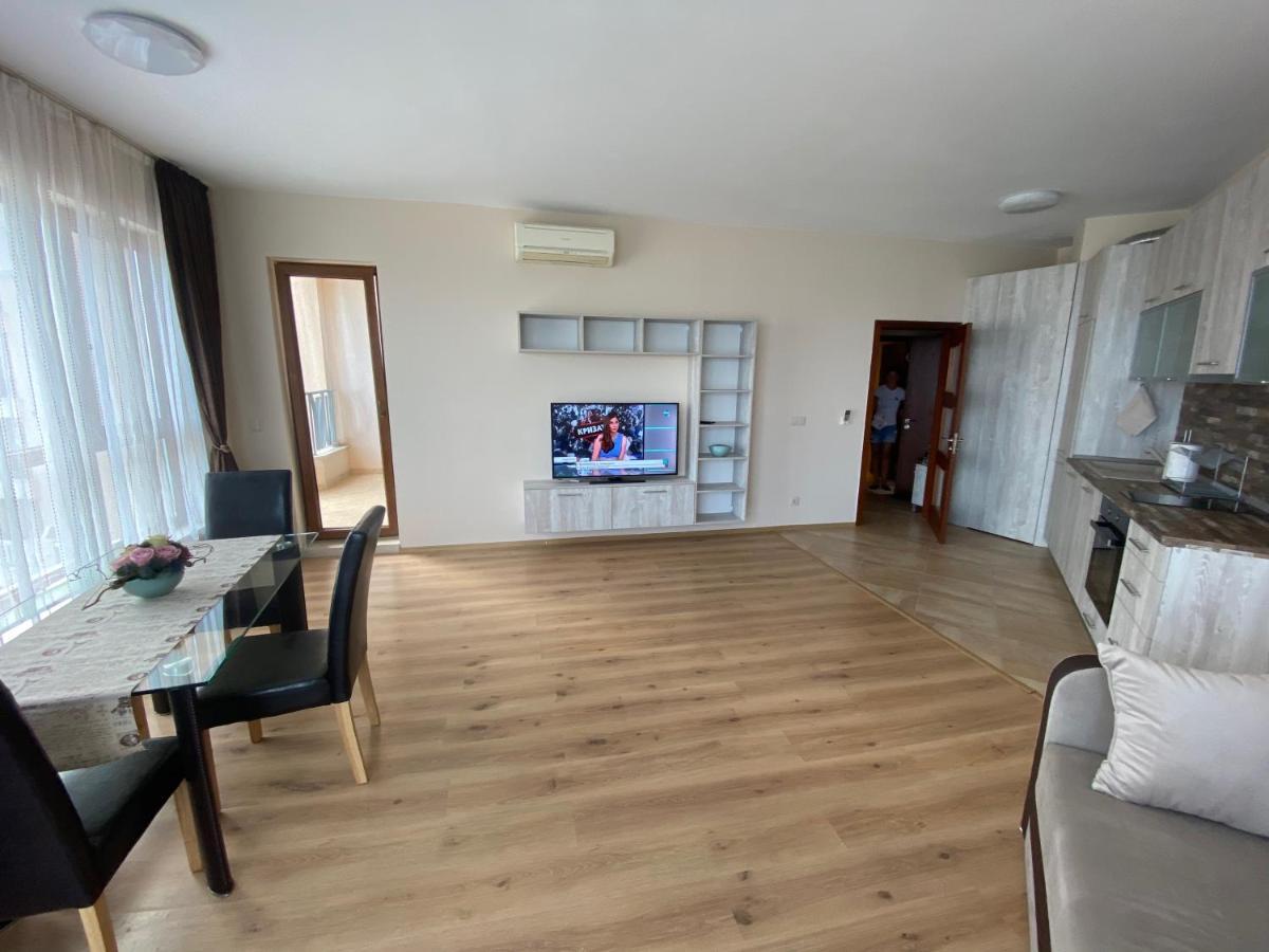 וארנה Elegantz Apartments 1 מראה חיצוני תמונה