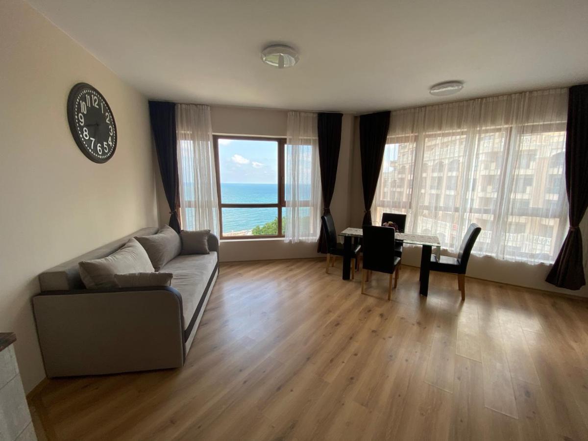 וארנה Elegantz Apartments 1 מראה חיצוני תמונה